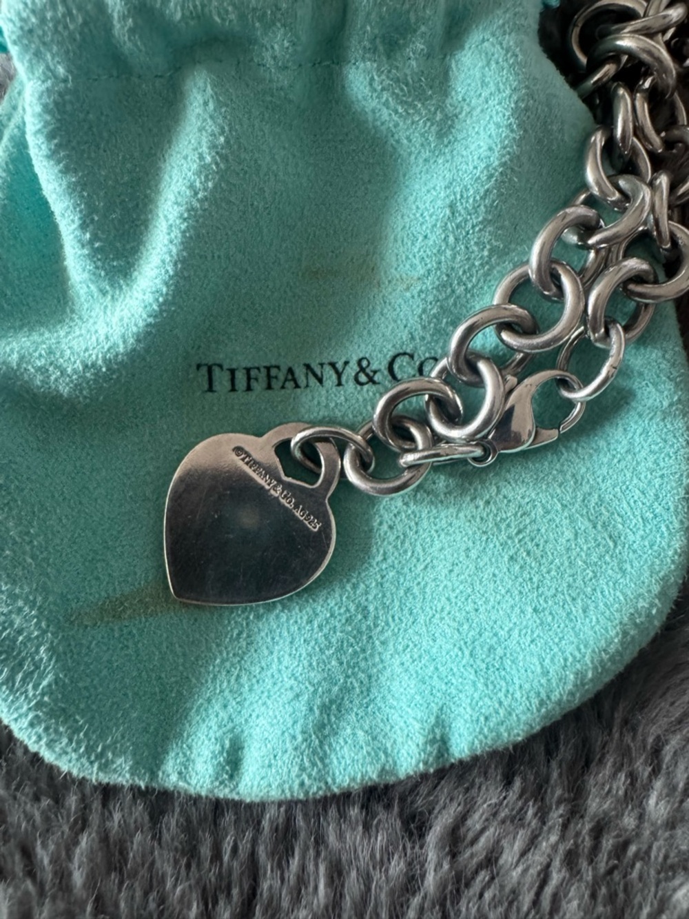 Tiffany & Co. Sterling Silver Heart Tag Bracelet with Signature Blue Pouch - Picture 4 of 6